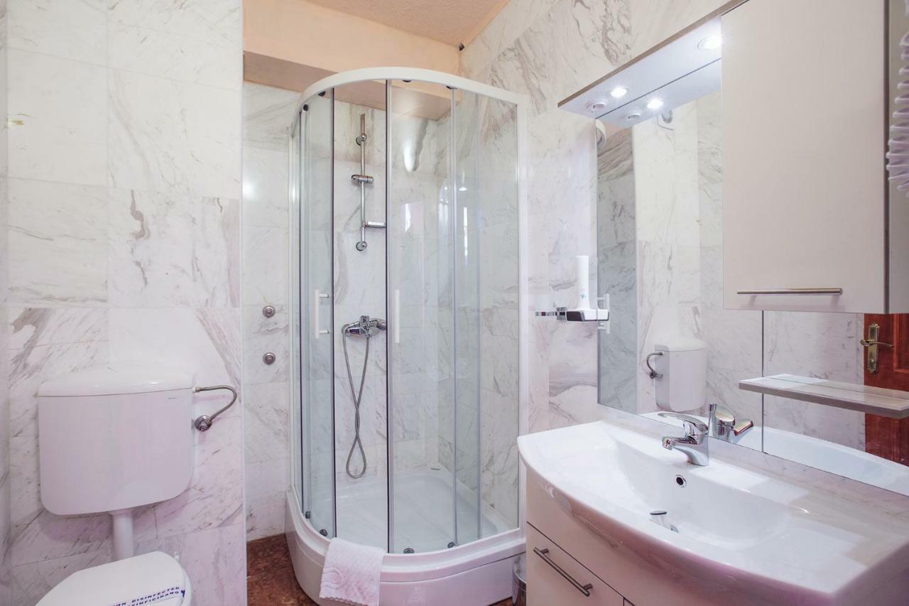 Apartmani I Sobe Dinko Starigrad Exterior photo