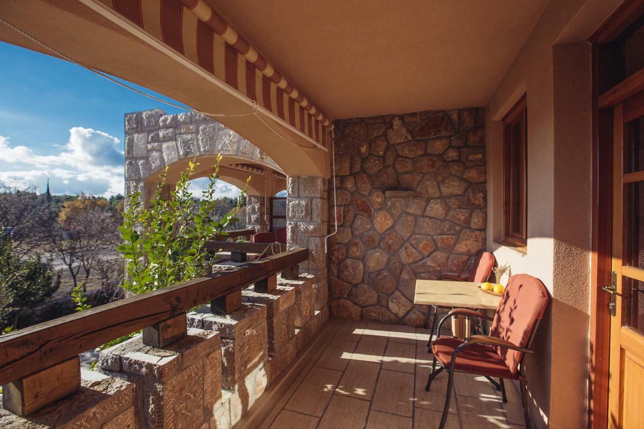 Apartmani I Sobe Dinko Starigrad Exterior photo
