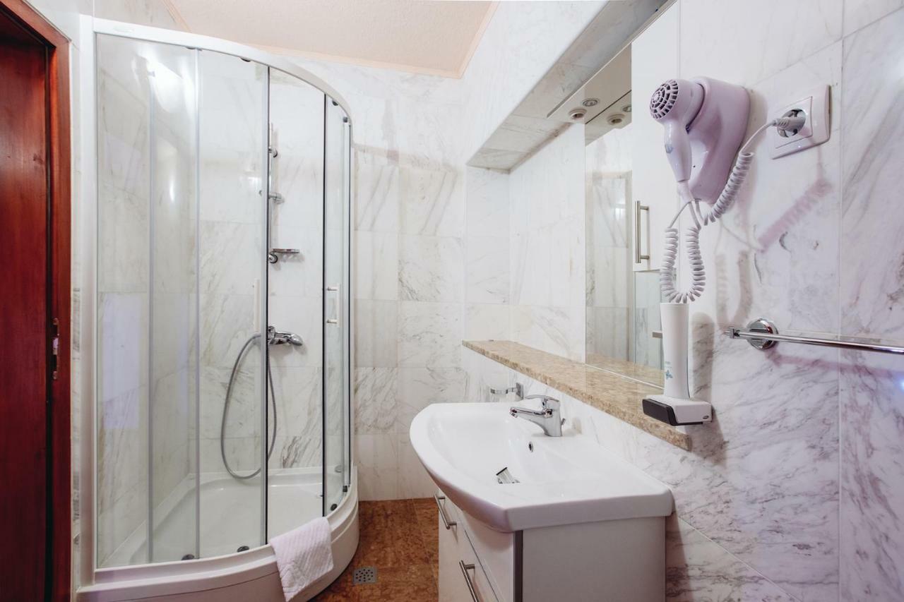 Apartmani I Sobe Dinko Starigrad Exterior photo