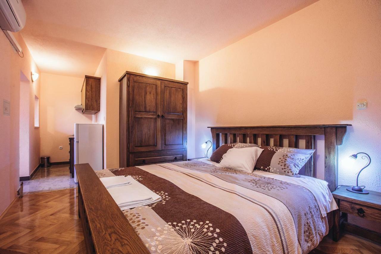 Apartmani I Sobe Dinko Starigrad Exterior photo