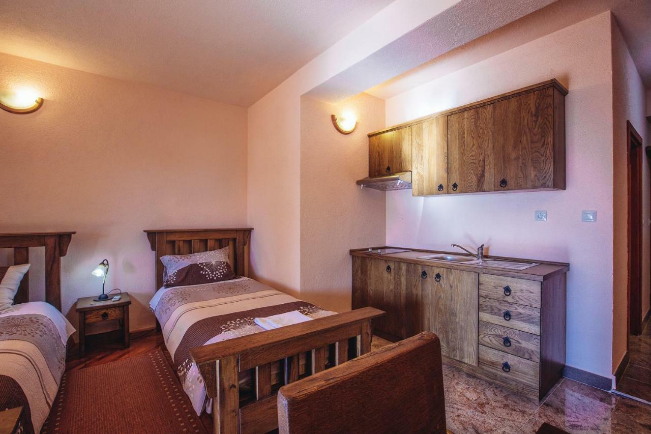 Apartmani I Sobe Dinko Starigrad Exterior photo