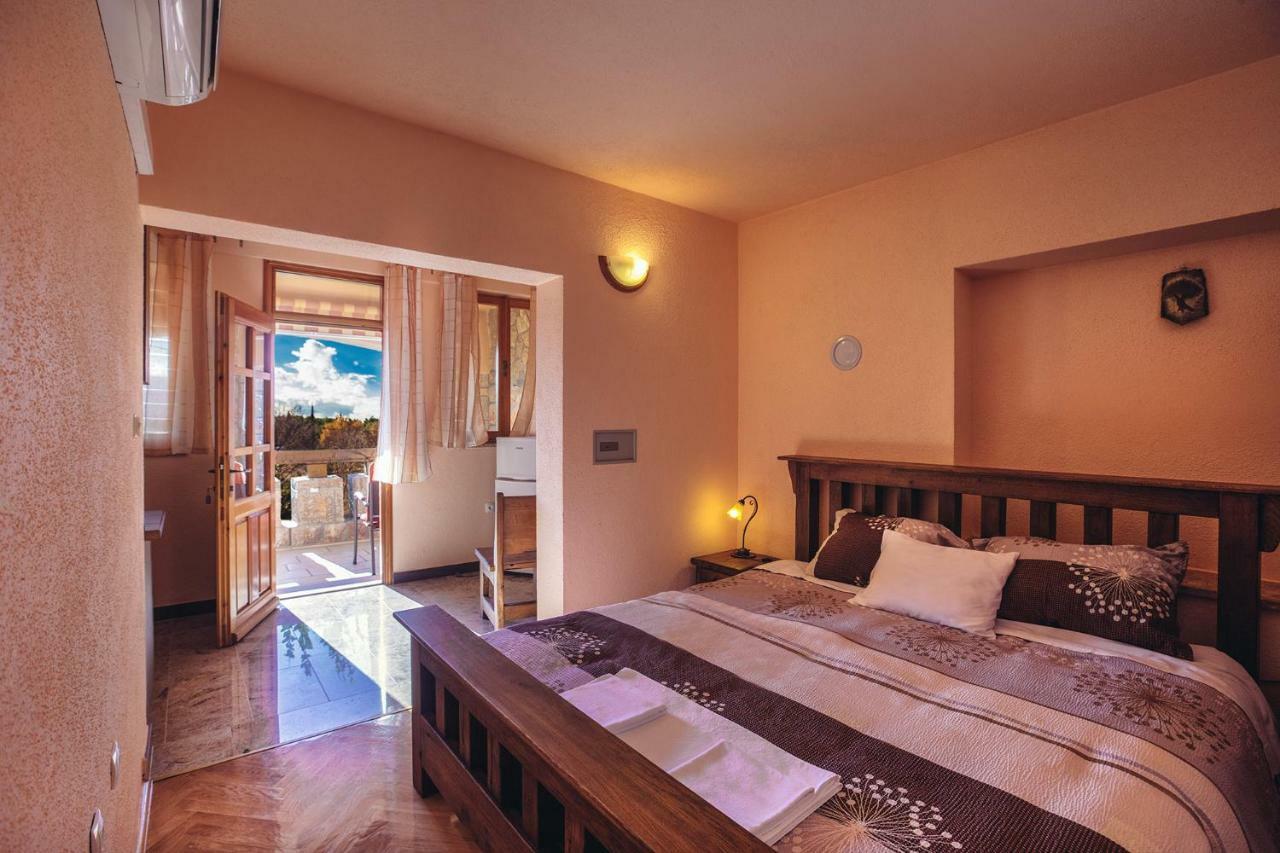Apartmani I Sobe Dinko Starigrad Exterior photo