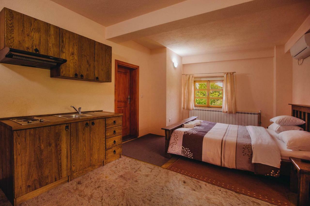 Apartmani I Sobe Dinko Starigrad Exterior photo
